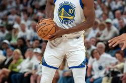 热火擒下76人，巴特勒独揽三双表现稳定