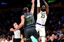 爱游戏注册-湖人大胜森林狼，继续保持不败