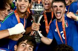 爱游戏app-意大利足球赛事精彩纷呈，球队拼尽全力