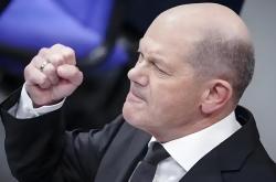 爱游戏亚洲官网-柏林赫塔教练因战术问题受到批评，需改进