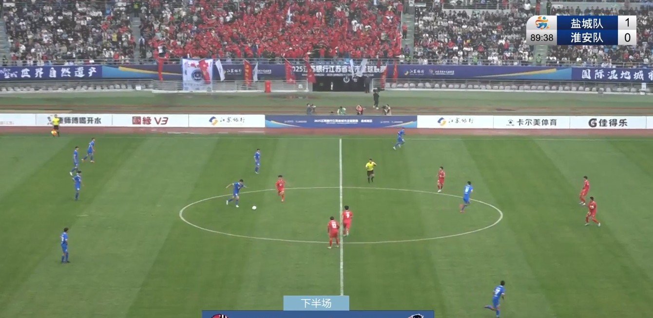 包含国内足球联赛轮番上演，球队实力对决的词条