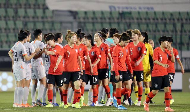 韩国女足赛场上展现团结，取得大胜