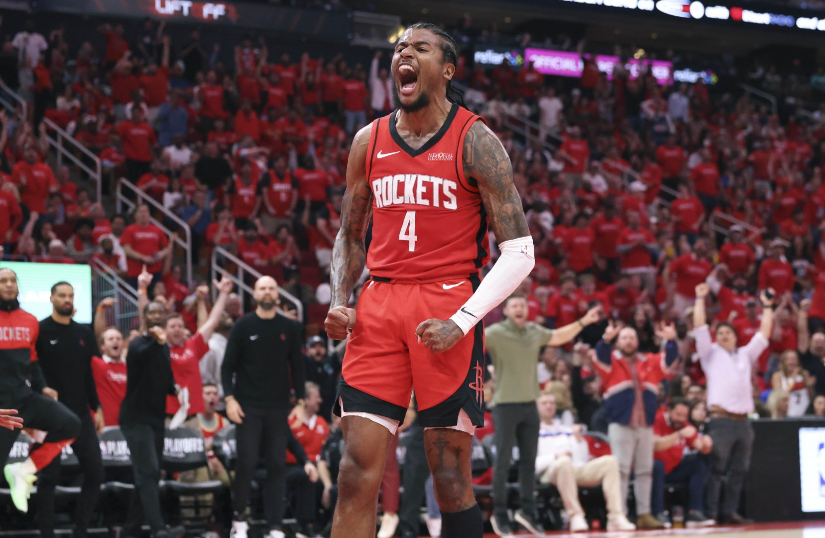 火箭主帅因战术失误遭到球迷质疑，局势变得岌岌可危