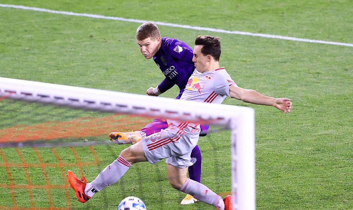 兰斯力争击败圣埃蒂安,全队集体努力 兰斯力争击败圣埃蒂安,全队集体努力