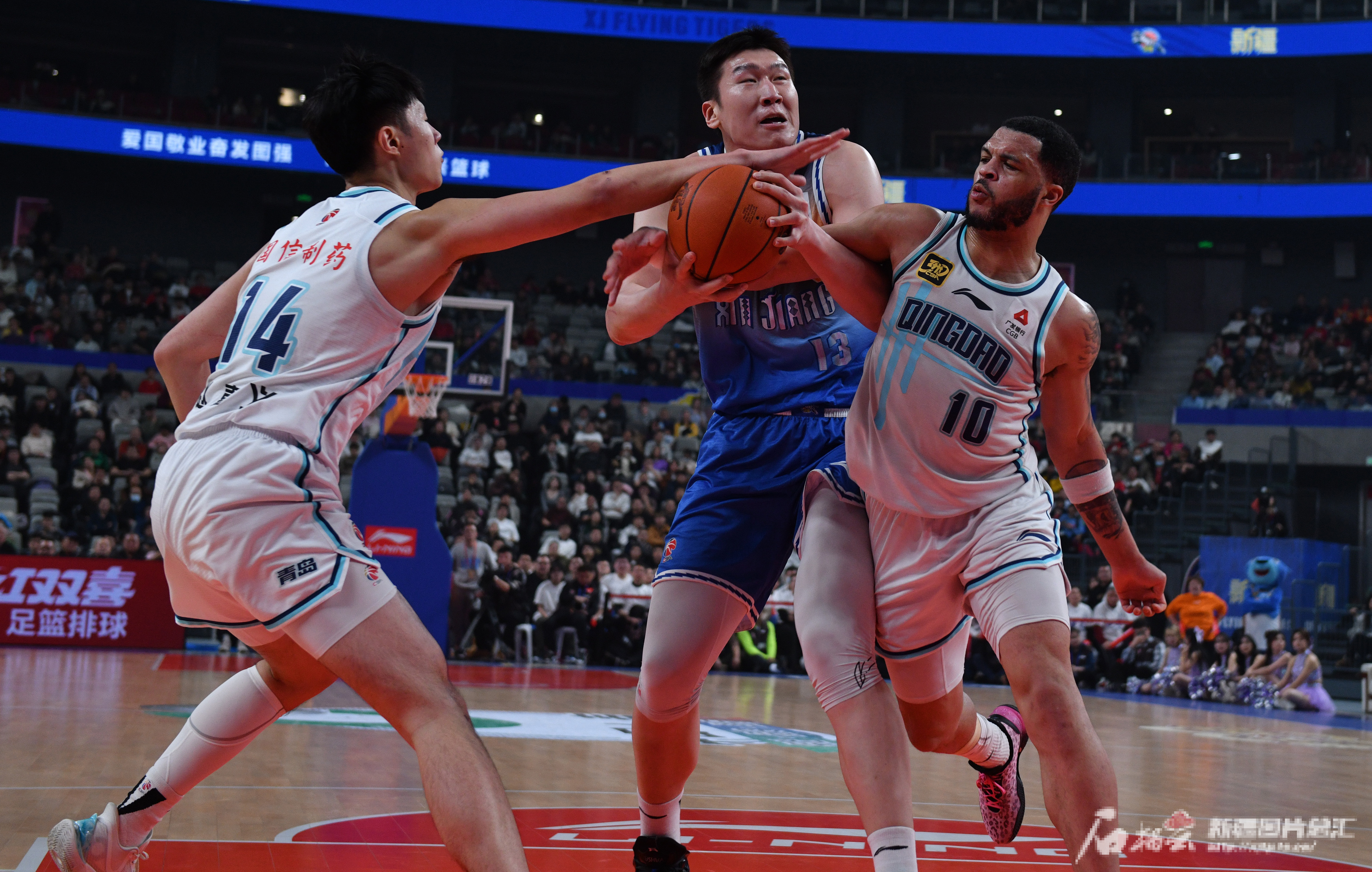 青岛队大胜江西队,锋线表现出色 青岛队大胜江西队,锋线表现出色