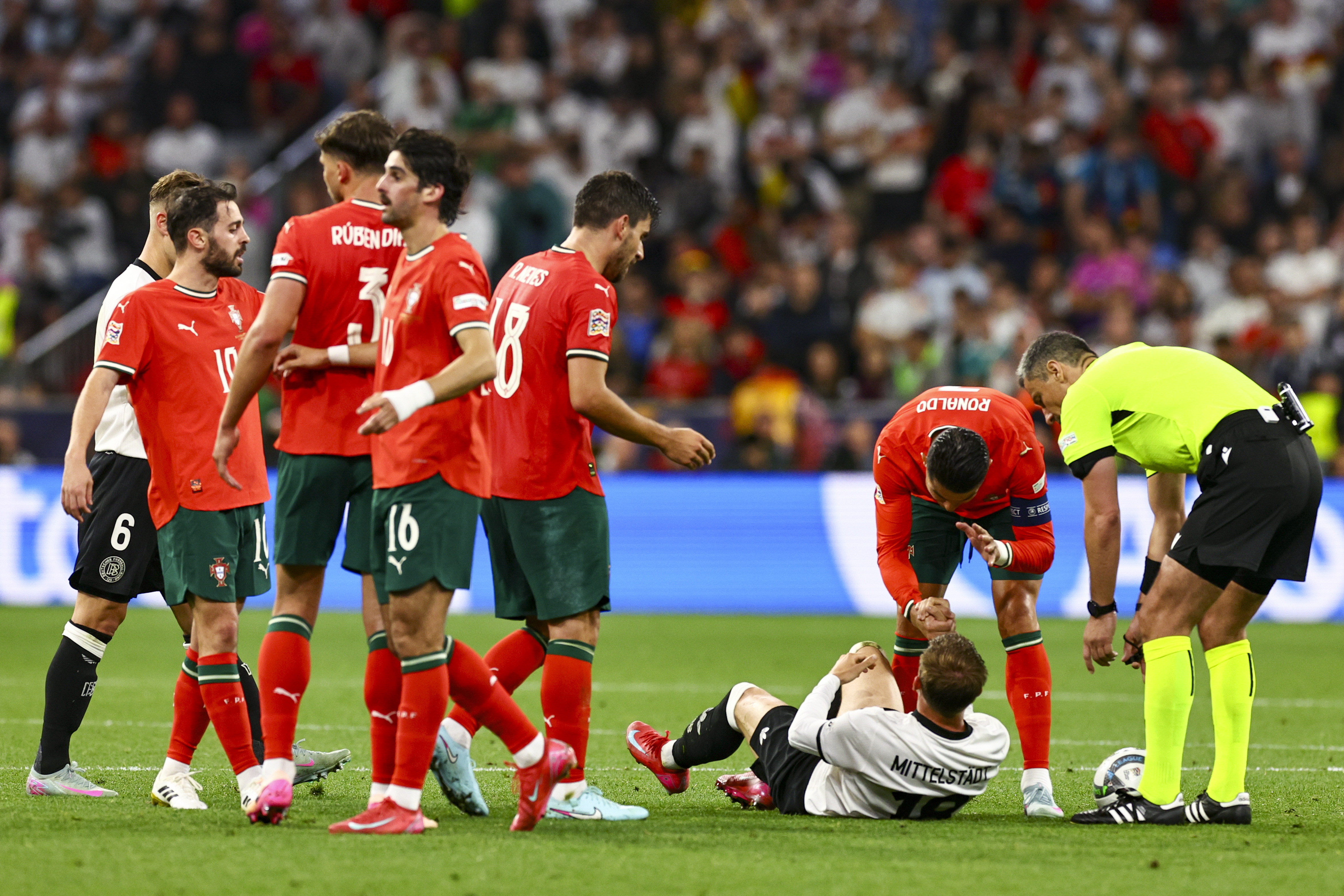 包含葡萄牙备受打压,无缘欧国联四强的词条 包含葡萄牙备受打压,无缘欧国联四强的词条