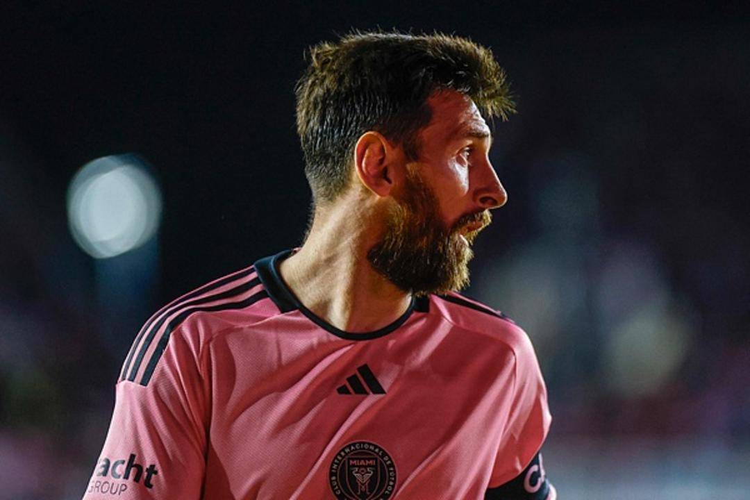 包含射手梅开二度，亚特兰大破门晋级半决赛的词条