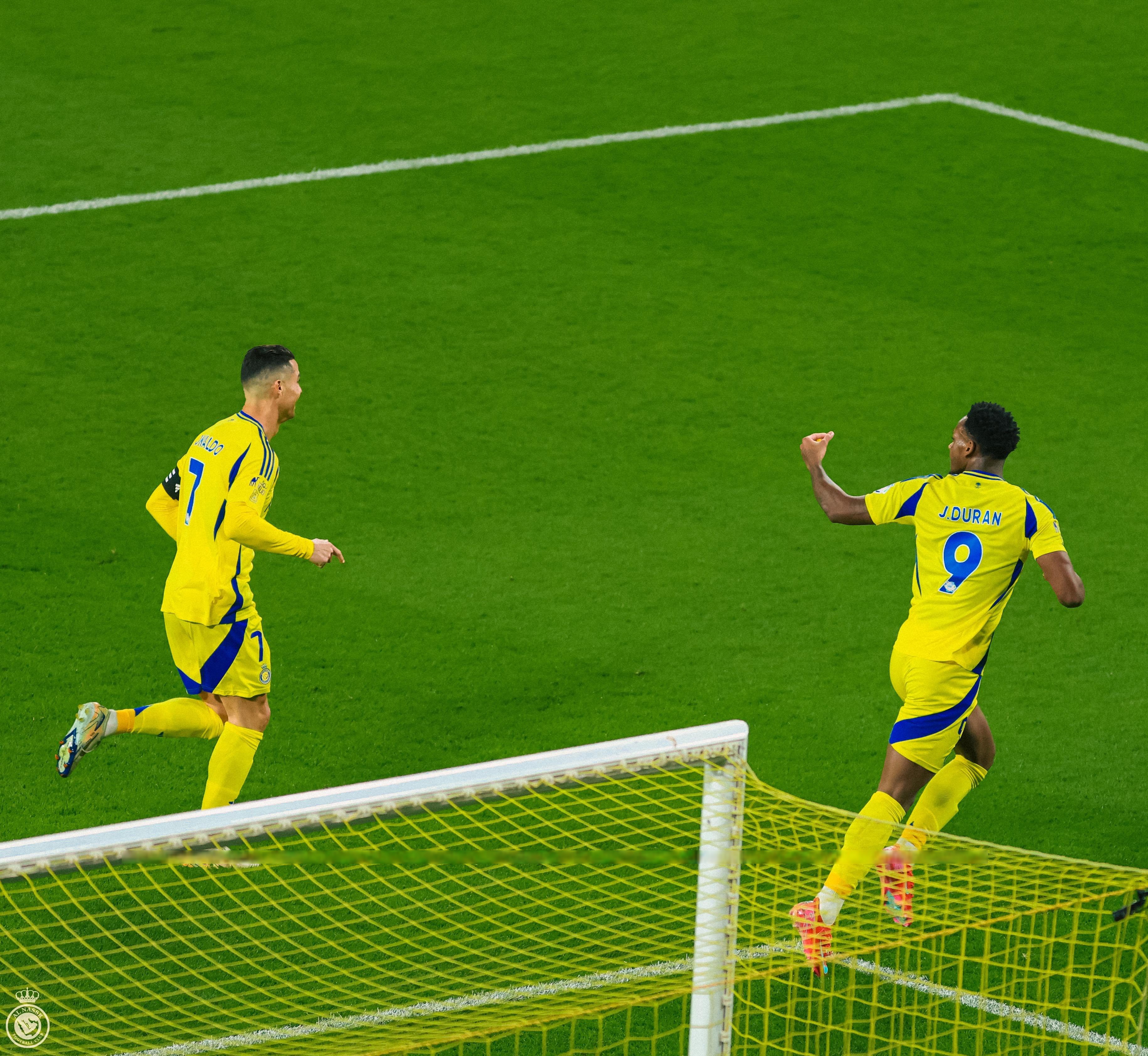 包含射手梅开二度，亚特兰大破门晋级半决赛的词条