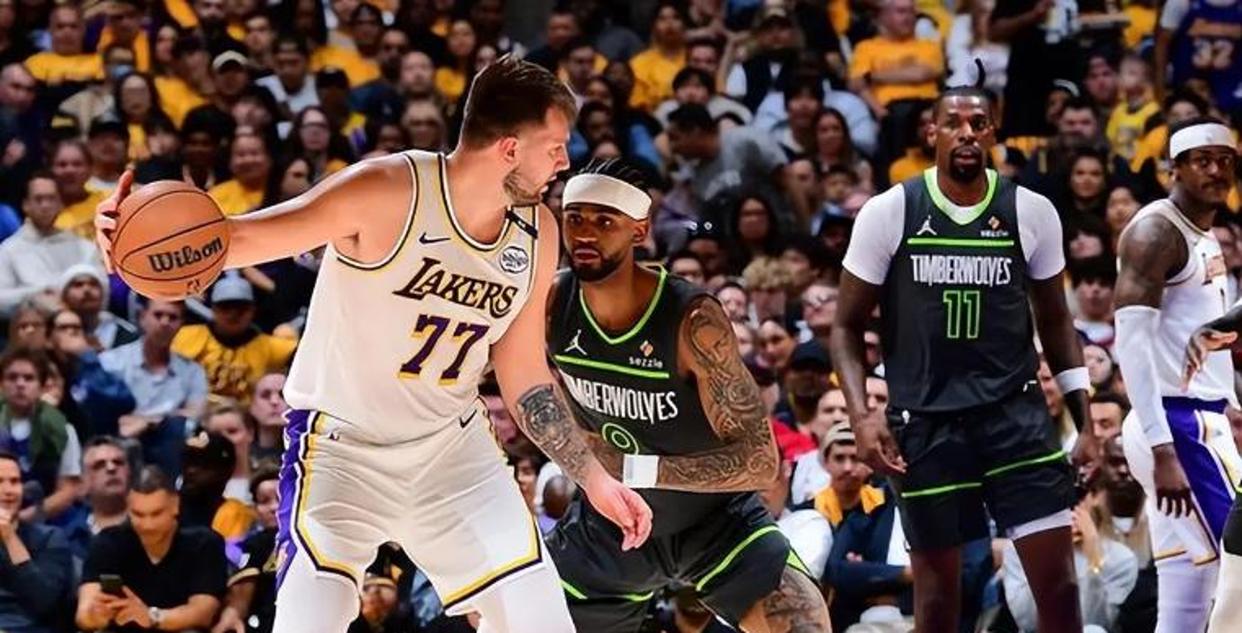 湖人大胜森林狼，继续保持不败