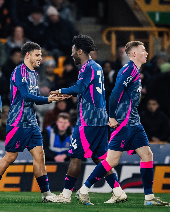 汉诺威球员努力奋战,客场逼平对手稳住保级的简单介绍 汉诺威球员努力奋战,客场逼平对手稳住保级的简单介绍