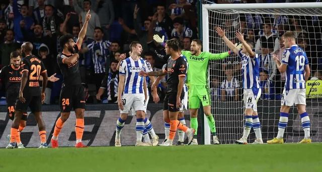 关于塞维利亚战胜皇家社会,取得关键三分的信息 关于塞维利亚战胜皇家社会,取得关键三分的信息