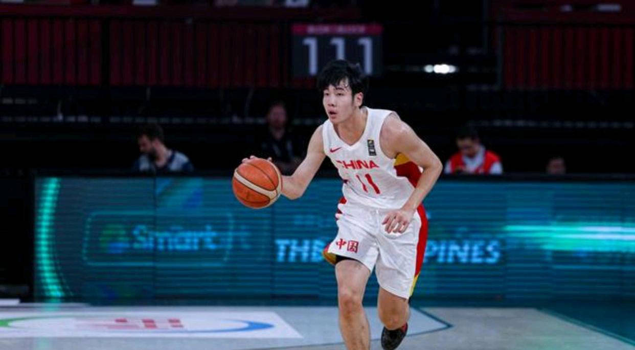 青年篮球天才表现抢眼，成为焦点新星的简单介绍