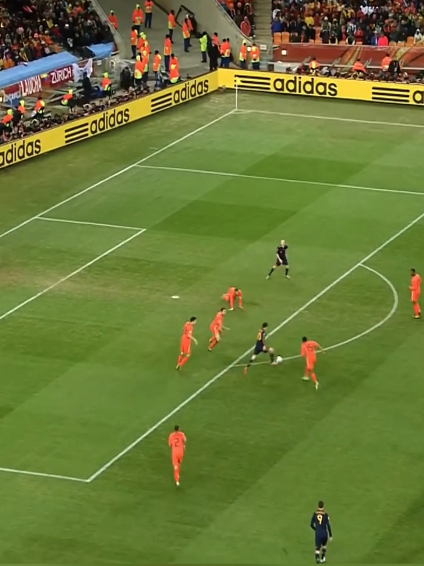 足球场上的精彩瞬间，华丽技术展示犹如绝世王者的简单介绍